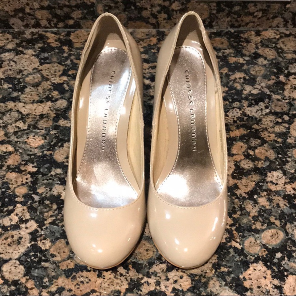 SIZE 6.5 NUDE CHINESE LAUNDRY PATENT LEATHER PUMP